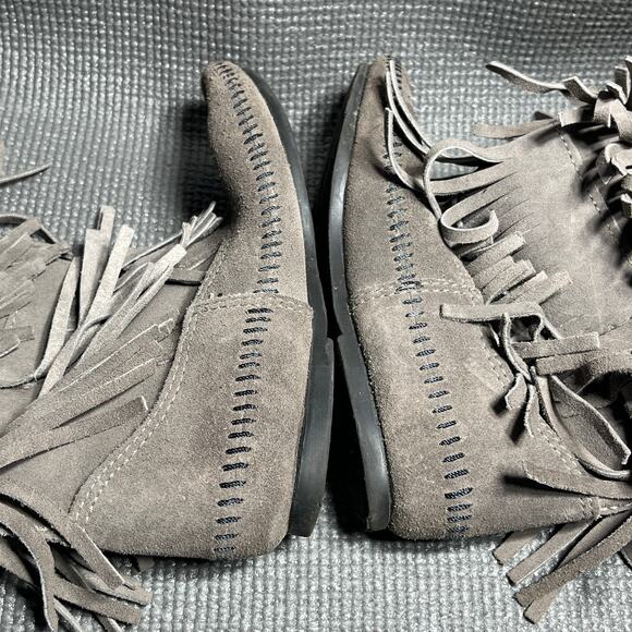 Minnetonka 3 Layer Fringe Calf High Boots Womens Size 6 Gray Suede Leather 1631T - Picture 7 of 10